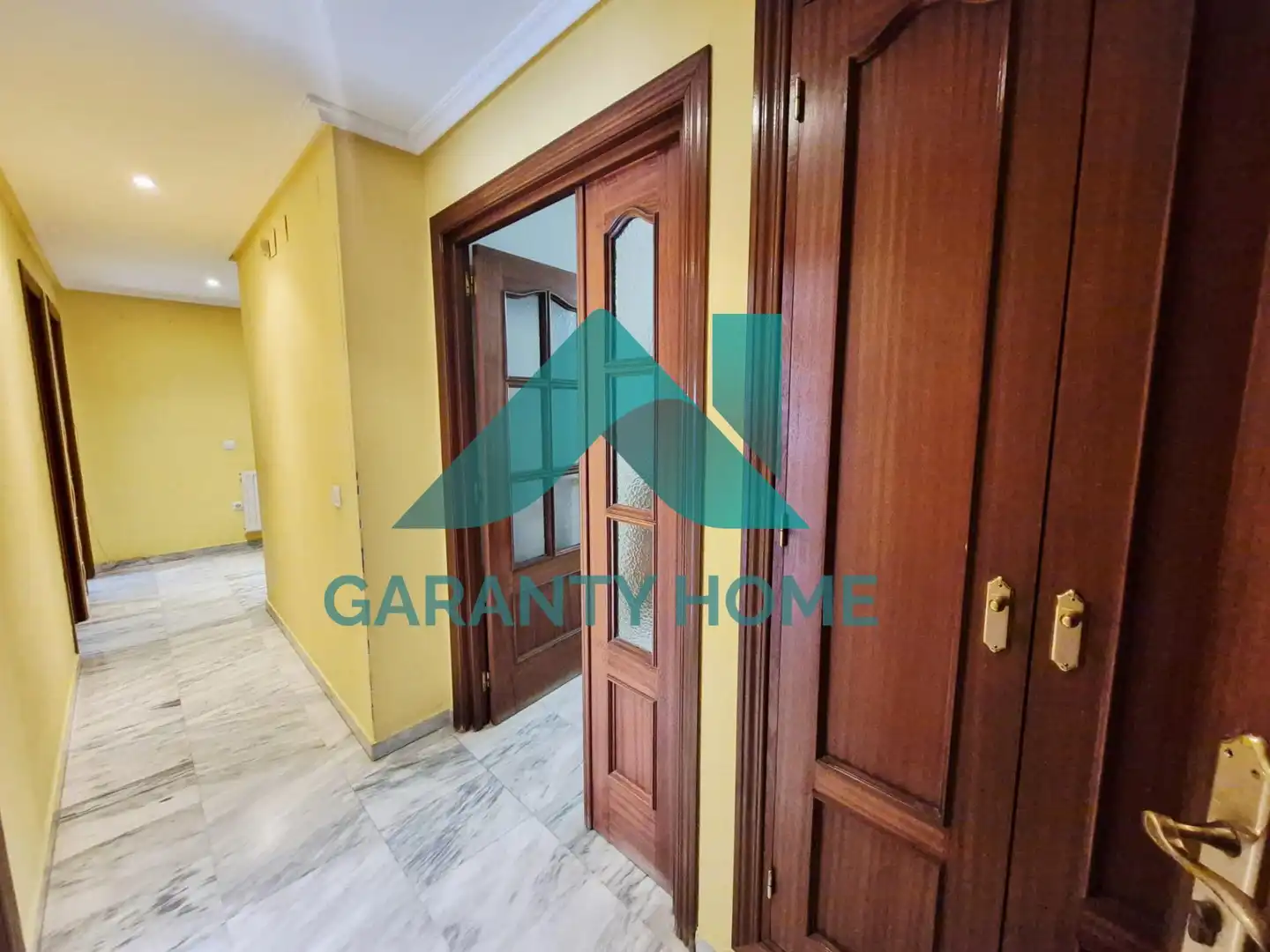 Piso en venta en Cáceres con Terraza, Trastero y Amueblado