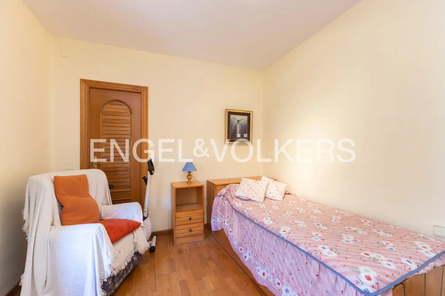 Habitación de Casa o chalet en venta en Paterna con Aire acondicionado, Calefacción y Jardín privado