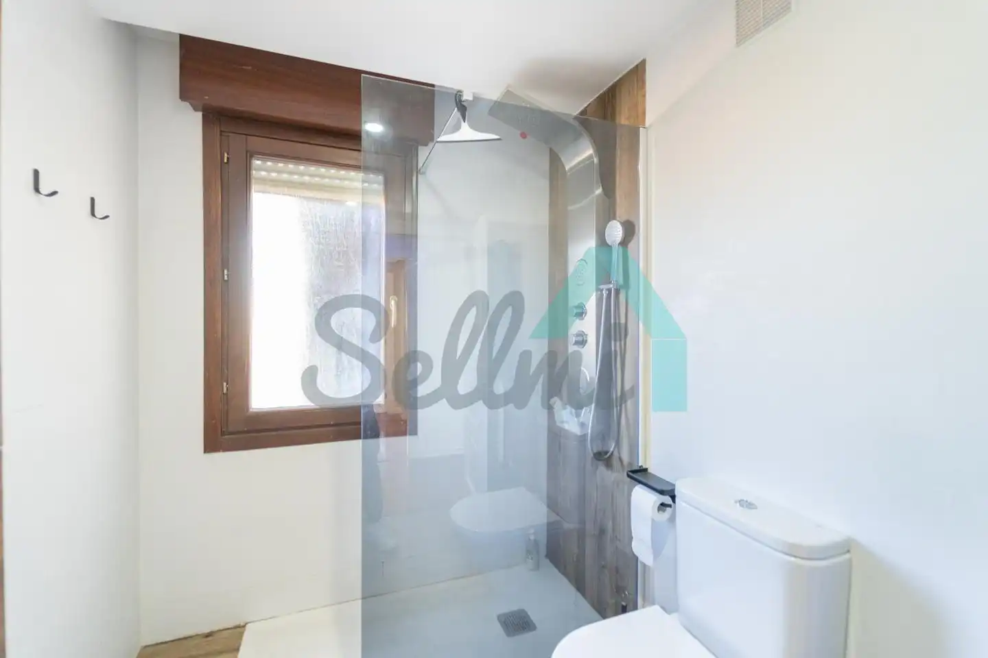 Baño de Ático en venta en Oviedo  con Calefacción, Parquet y Terraza