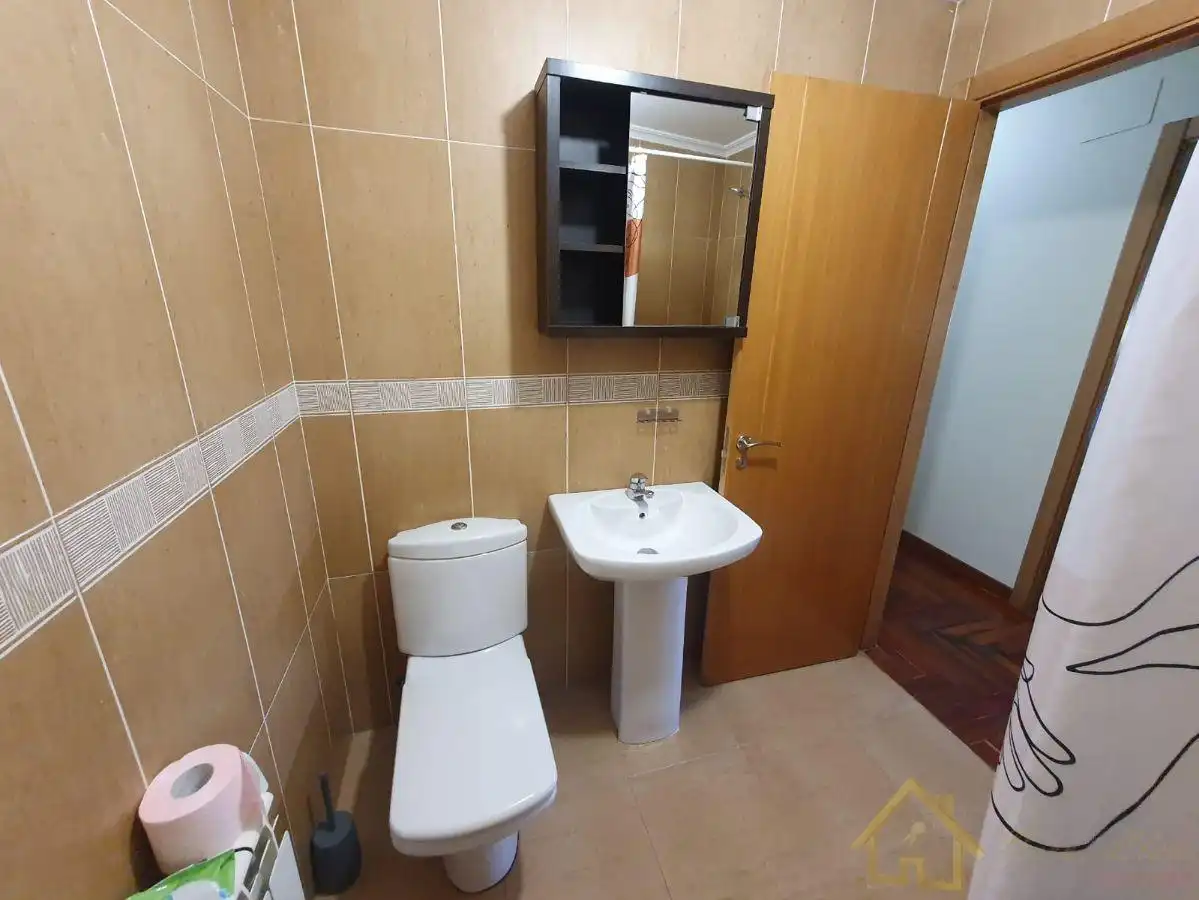 Baño de Apartamento de alquiler en Lugo con Calefacción, Trastero y Amueblado
