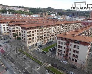 Vista exterior de Pis en venda en Bilbao  amb Calefacció