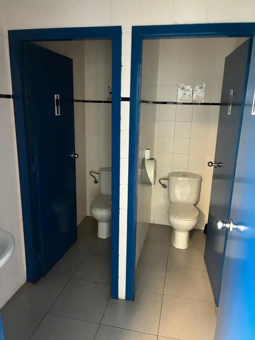 Baño de Nave industrial de alquiler en Parets del Vallès
