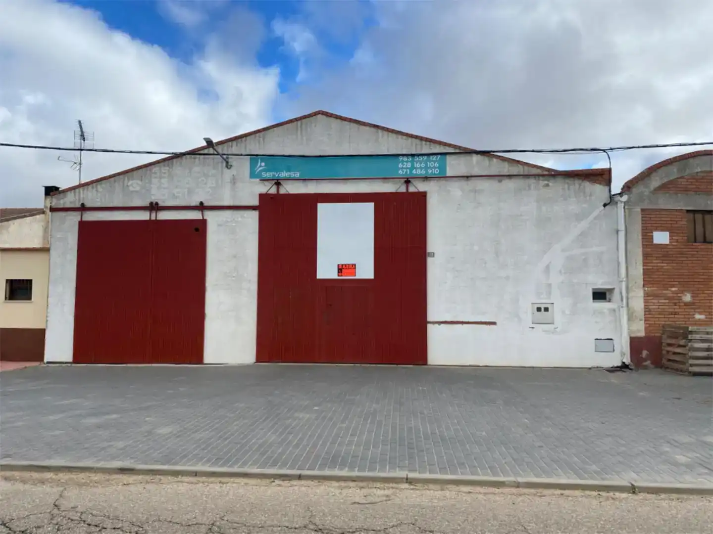 Exterior view of Industrial buildings for rent in Serrada