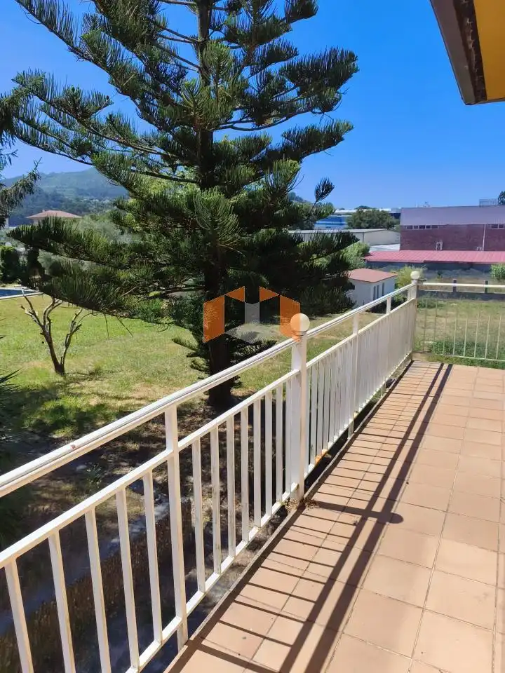 Terraza de Casa o chalet en venta en Vigo  con Calefacción, Jardín privado y Parquet