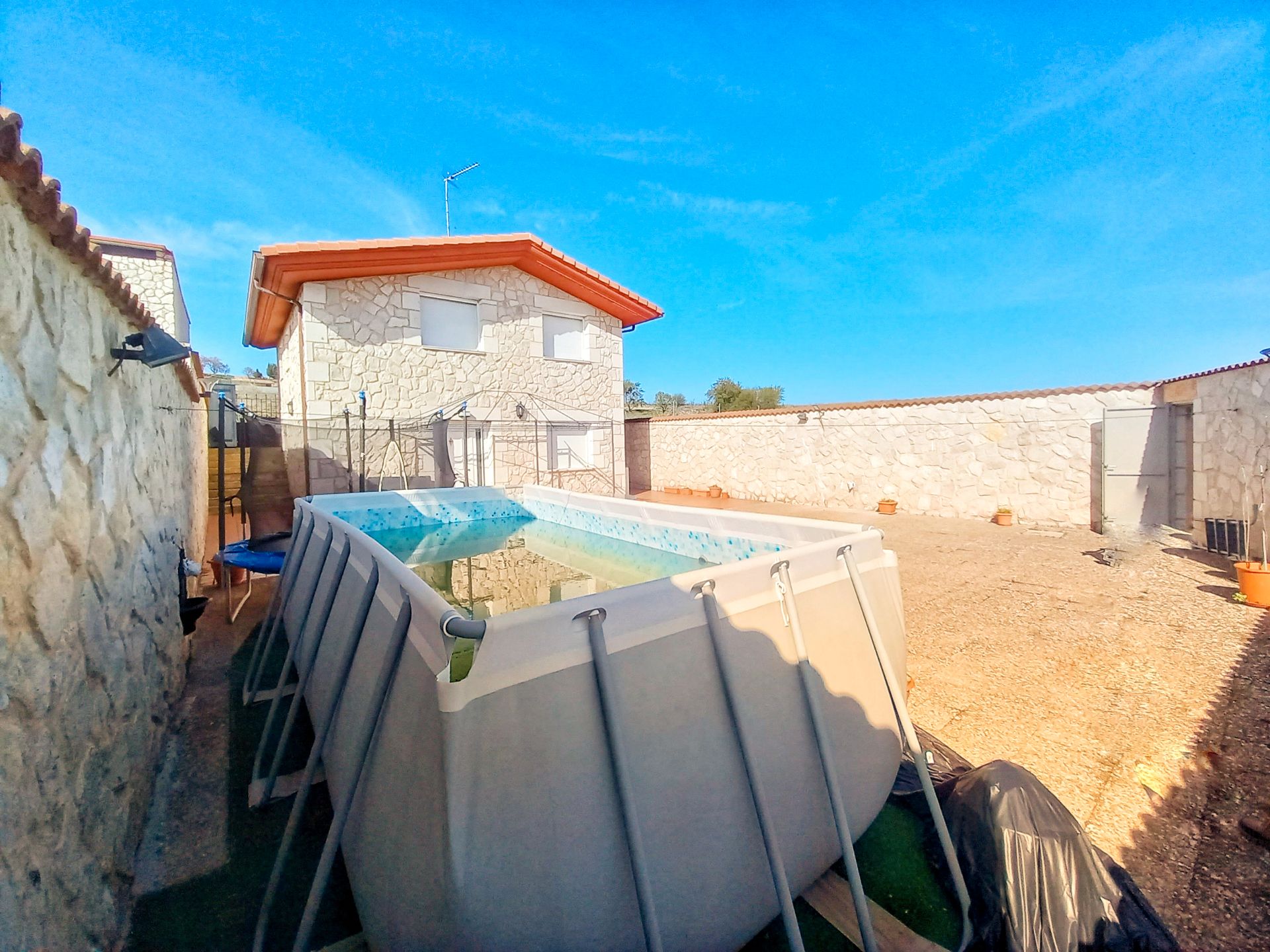 Swimming pool of House or chalet for sale in Fuentelisendo  with Heating, Private garden and Parquet flooring