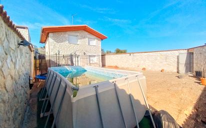 Piscina de Casa o xalet en venda en Fuentelisendo amb Calefacció, Jardí privat i Parquet
