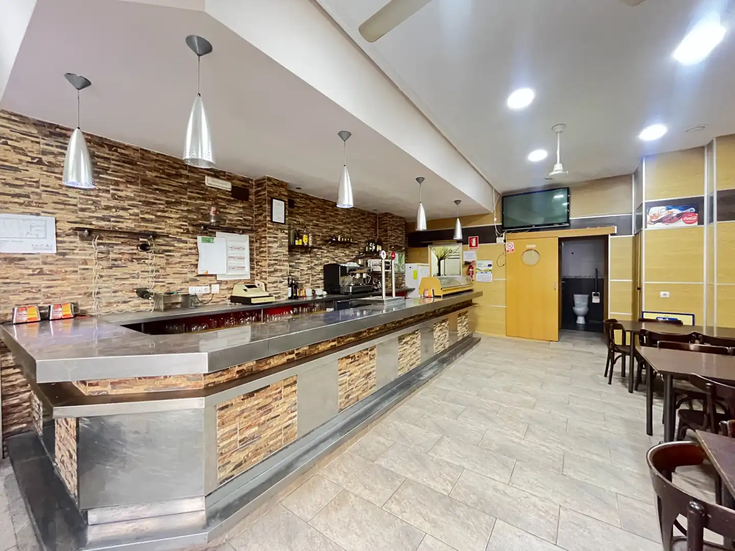 Local en venta en Sagunto / Sagunt con Aire acondicionado y Amueblado