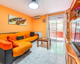 Sala d'estar de Pis en venda en Parla amb Aire condicionat i Terrassa