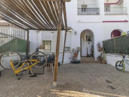 Vista exterior de Casa o xalet en venda en Gerena amb Aire condicionat i Balcó