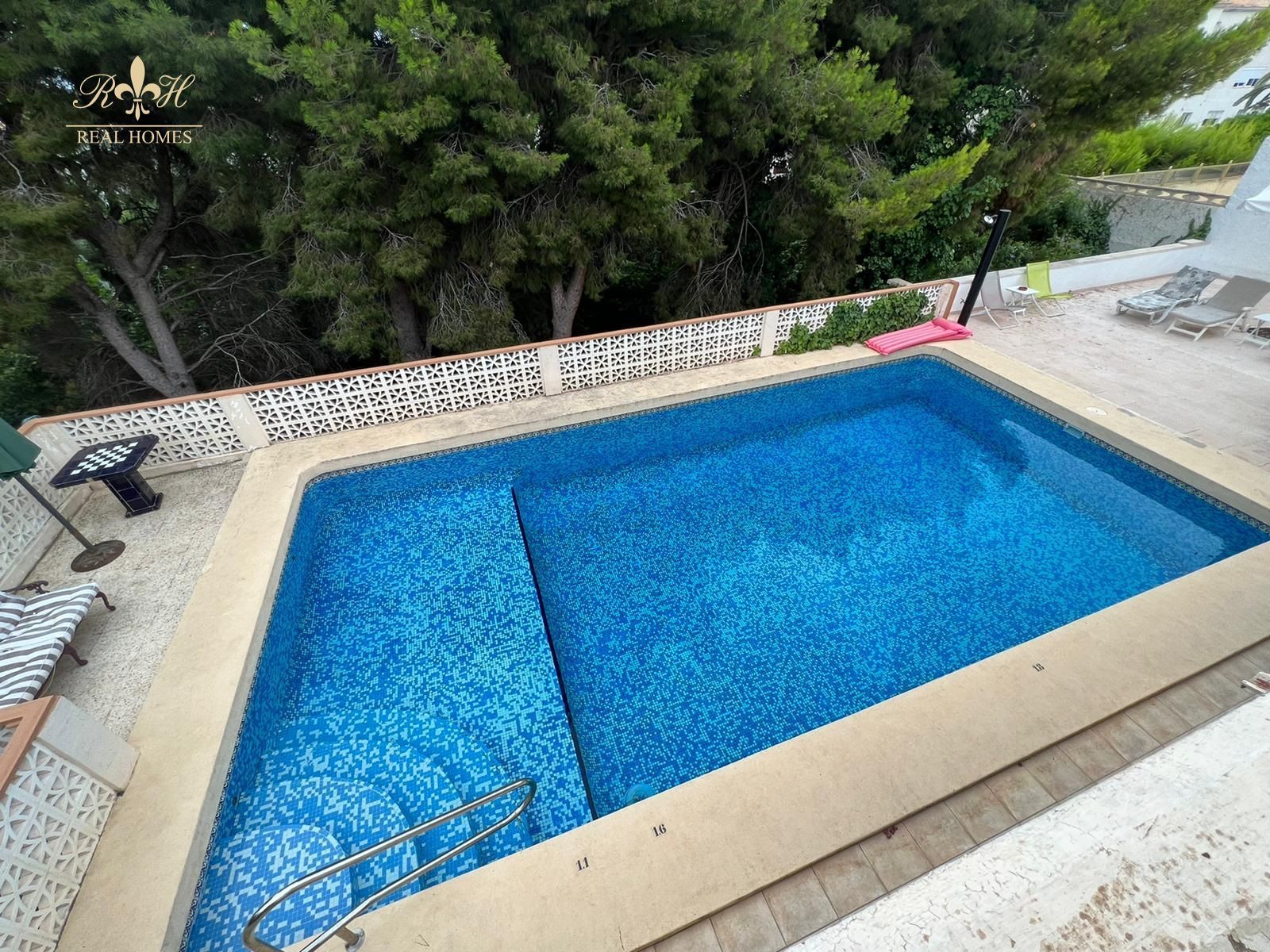 Piscina de Casa o xalet de lloguer en La Nucia amb Aire condicionat, Terrassa i Piscina