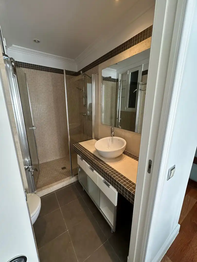 Baño de Piso de alquiler en Madrid con Aire acondicionado, Calefacción y Parquet