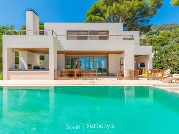 Casa amb piscina en venda a Carrer de Planelles