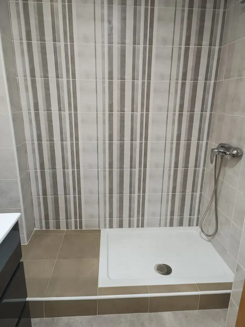 Baño de Piso de alquiler en Mislata con Aire acondicionado, Terraza y Amueblado