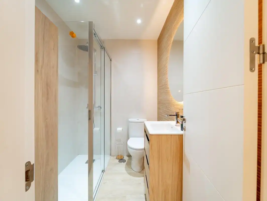 Badezimmer von Wohnung zur Miete in Málaga mit Klimaanlage, Heizung und Terrasse