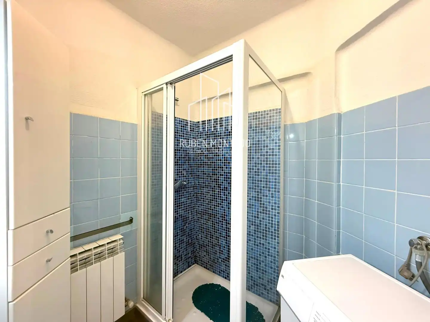 Bathroom of Flat for rent in Salamanca  with Heating, Terrace and Furnished