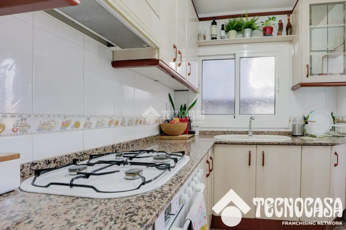 Kitchen of Flat for sale in Santa Coloma de Gramenet  with Air Conditioner, Heating and Balcony