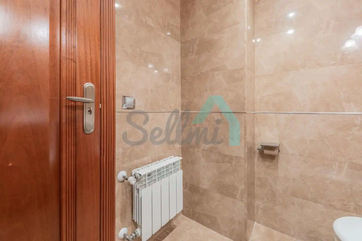 Badezimmer von Wohnung zur untervermieten in Oviedo  mit Heizung, Parkett und Möbliert