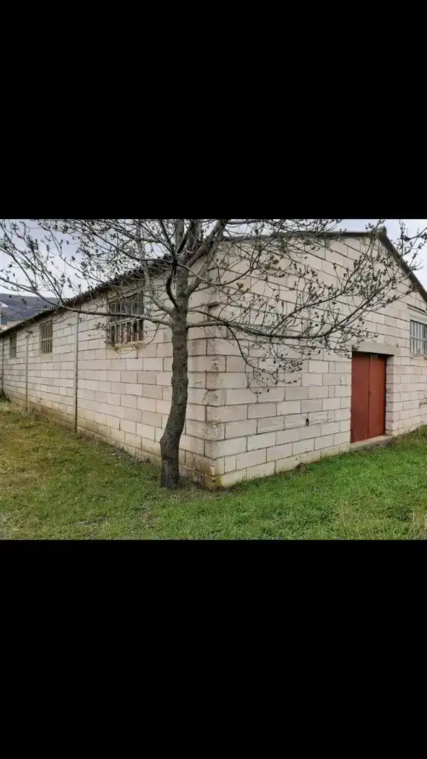 Außenansicht von Fabrikhallen zum Verkauf in Bustarviejo