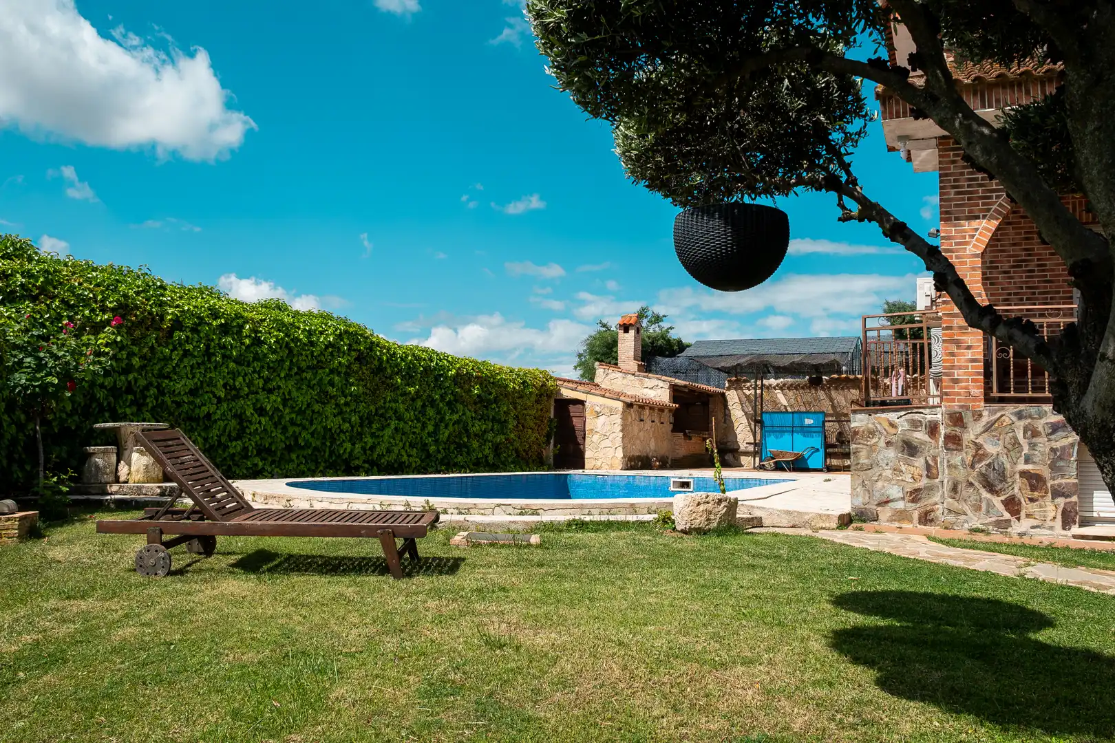 Piscina de Casa o chalet en venta en Villalbilla con Aire acondicionado, Calefacción y Jardín privado