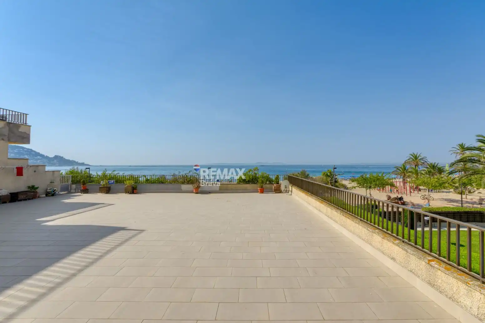 Flat with lift for sale in Passeig PS MARITIM, imagen 2