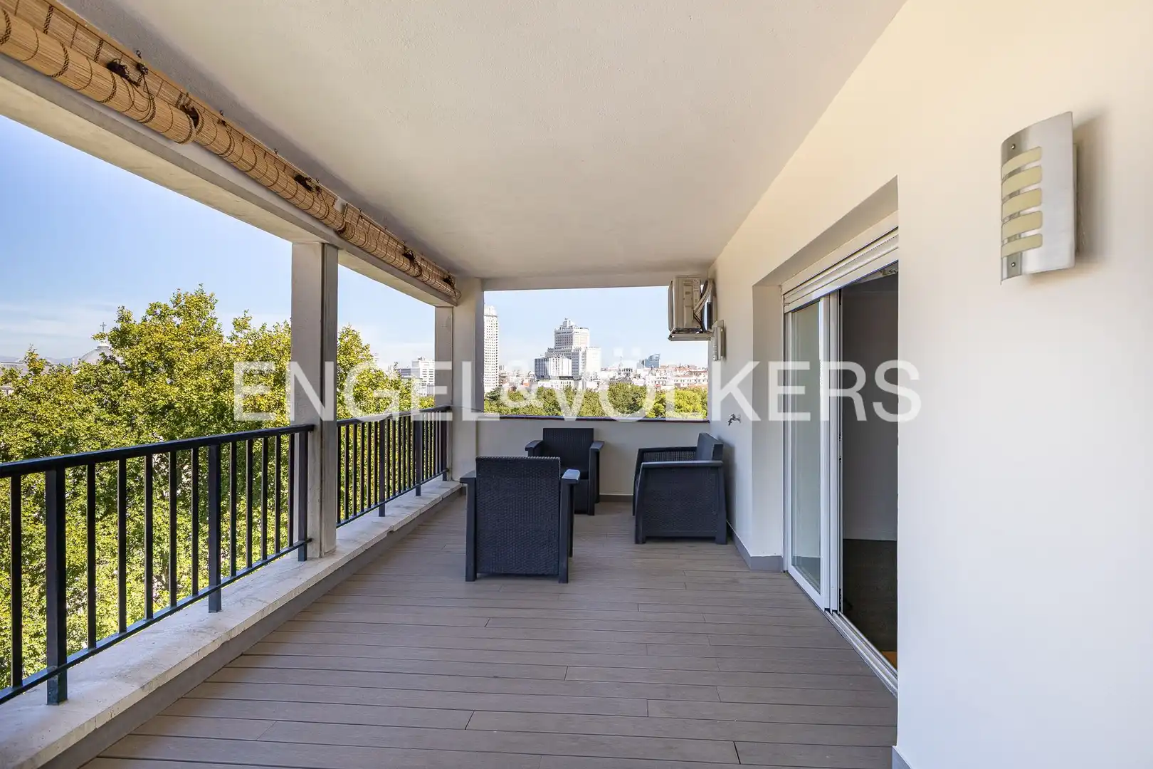 Balcony of Flat for rent in Madrid  with Air Conditioner, Heating and Parquet flooring