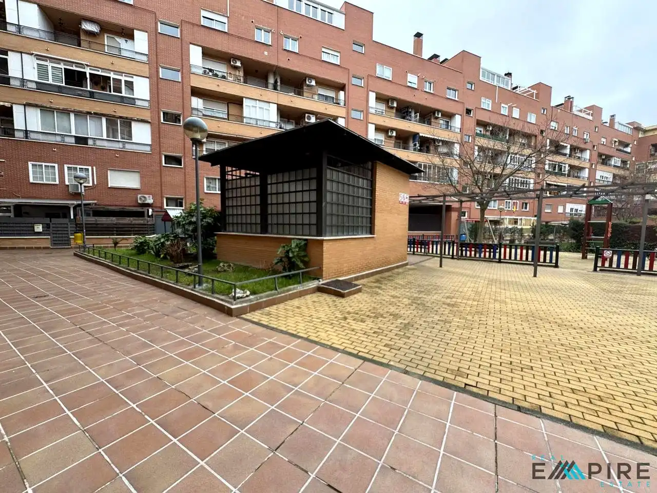 Vista exterior de Dúplex en venta en Parla con Aire acondicionado, Calefacción y Terraza