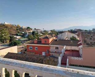 Vista exterior de Casa o xalet en venda en Benalmádena amb Aire condicionat, Calefacció i Terrassa