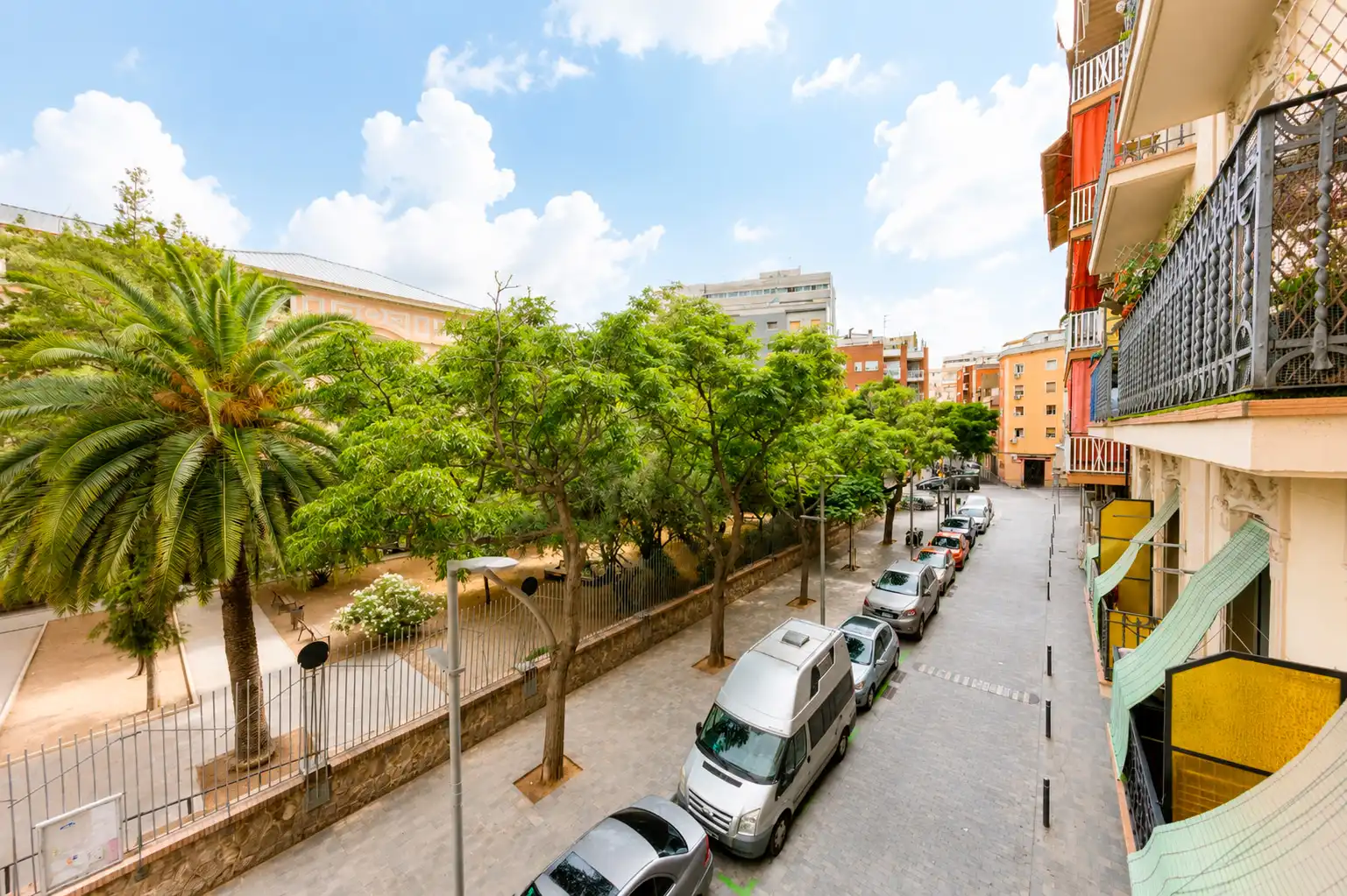 Vista exterior de Pis en venda en Barcelona amb Aire condicionat, Parquet i Balcó