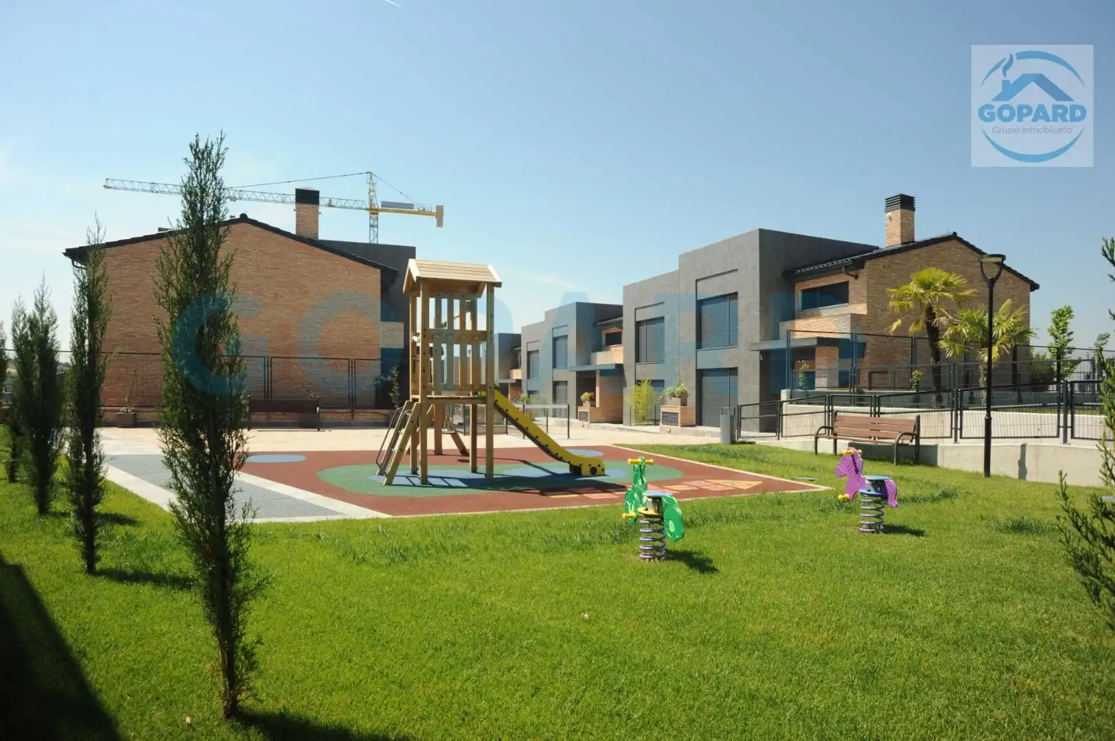 Vista exterior de Casa adosada de alquiler en Boadilla del Monte con Aire acondicionado, Calefacción y Jardín privado