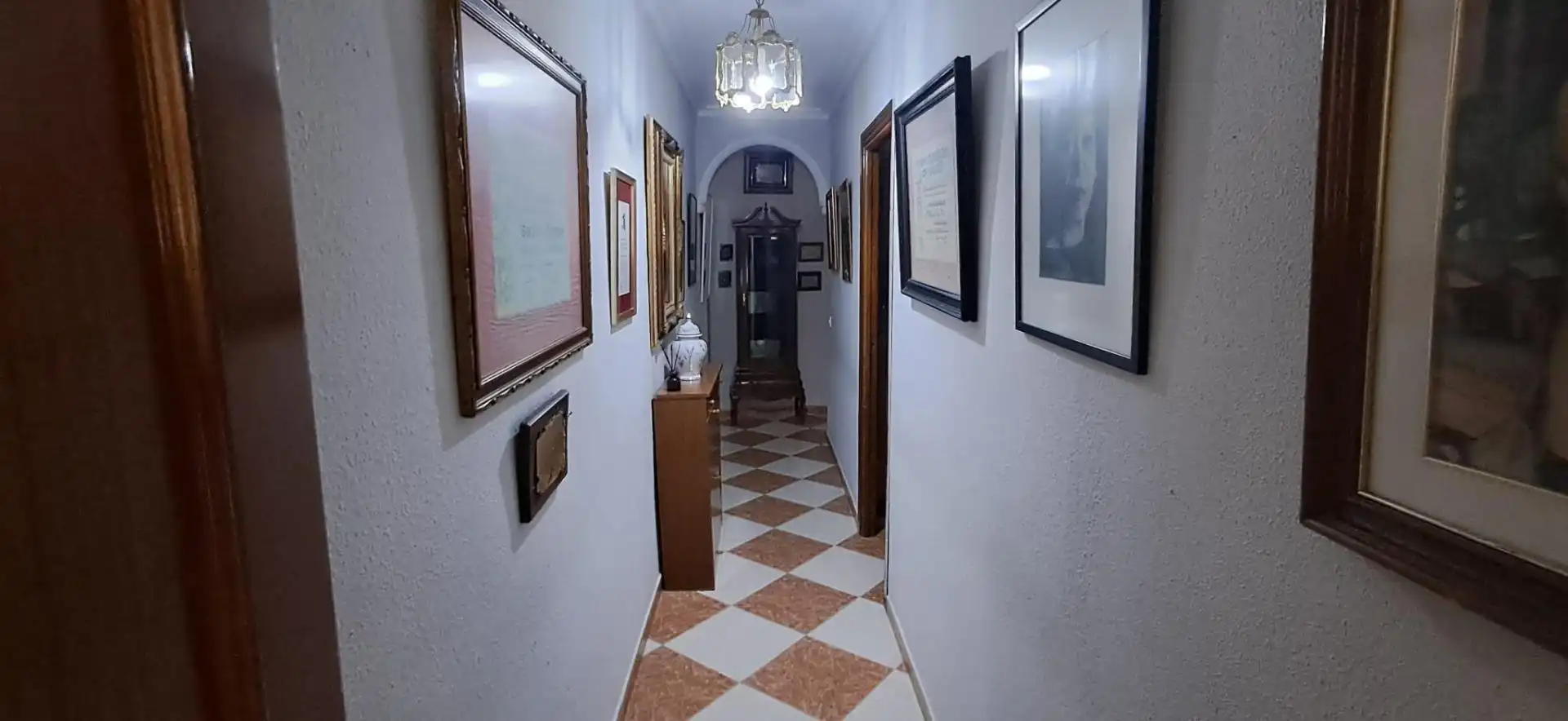 Wohnung zum Verkauf in Utrera mit Klimaanlage, Abstellraum und Balkon