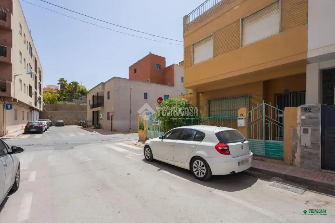 Vista exterior de Casa adosada en venda en Albox amb Balcó