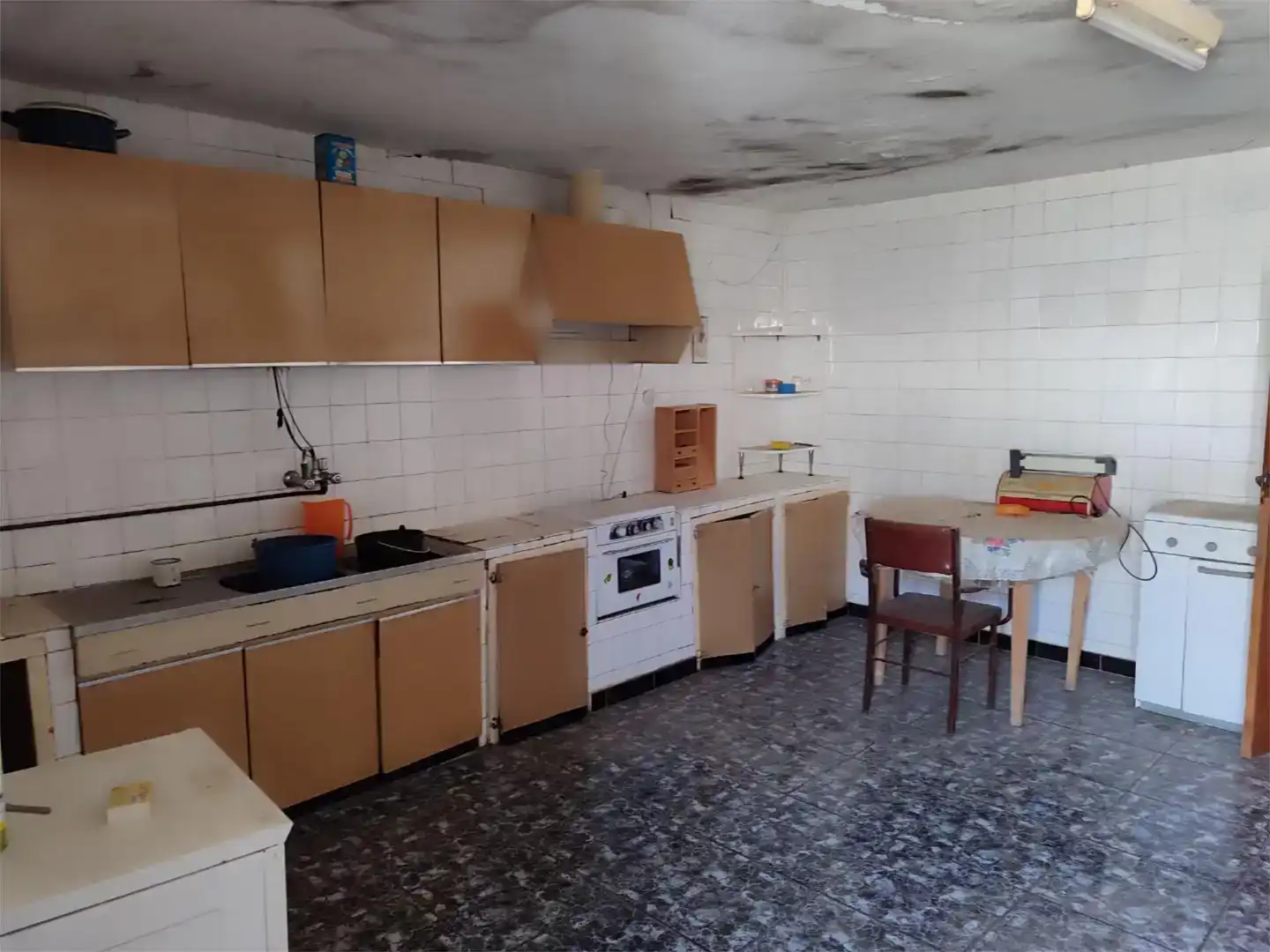 Cuina de Casa adosada en venda en Hoyos amb Balcó