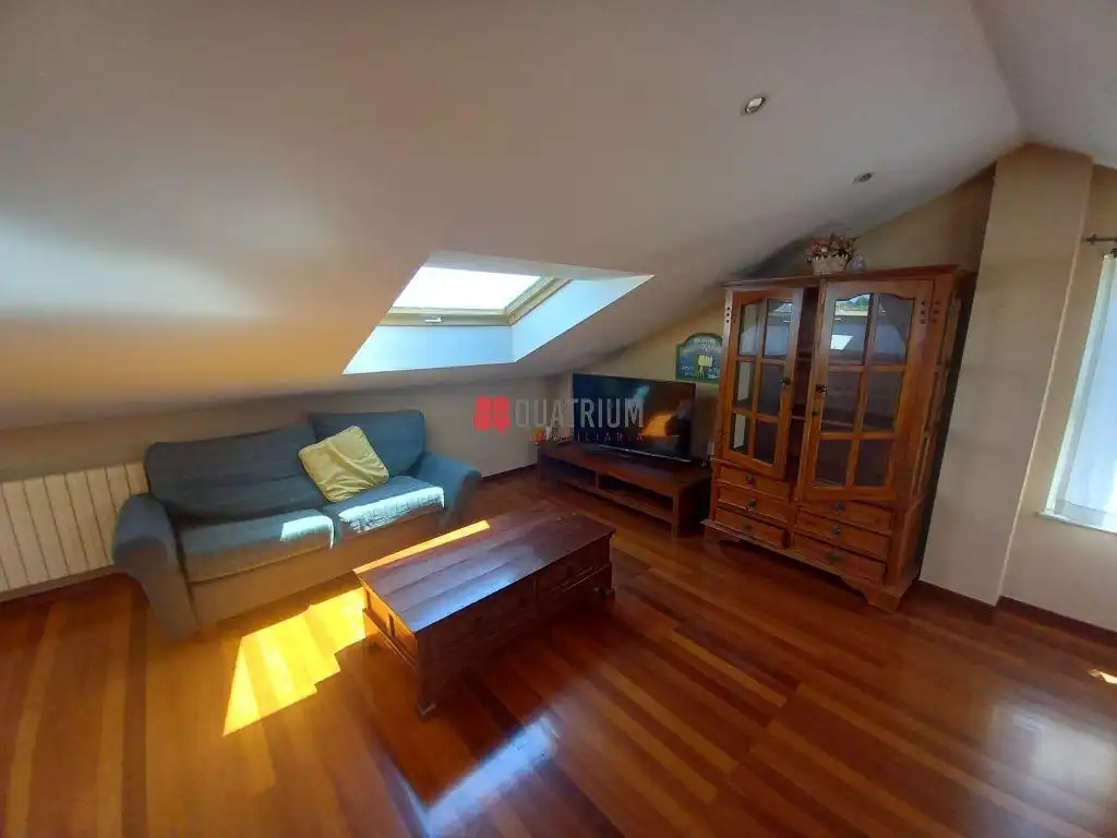 Sala de estar de Casa o chalet de alquiler en Santiago de Compostela  con Calefacción, Jardín privado y Trastero