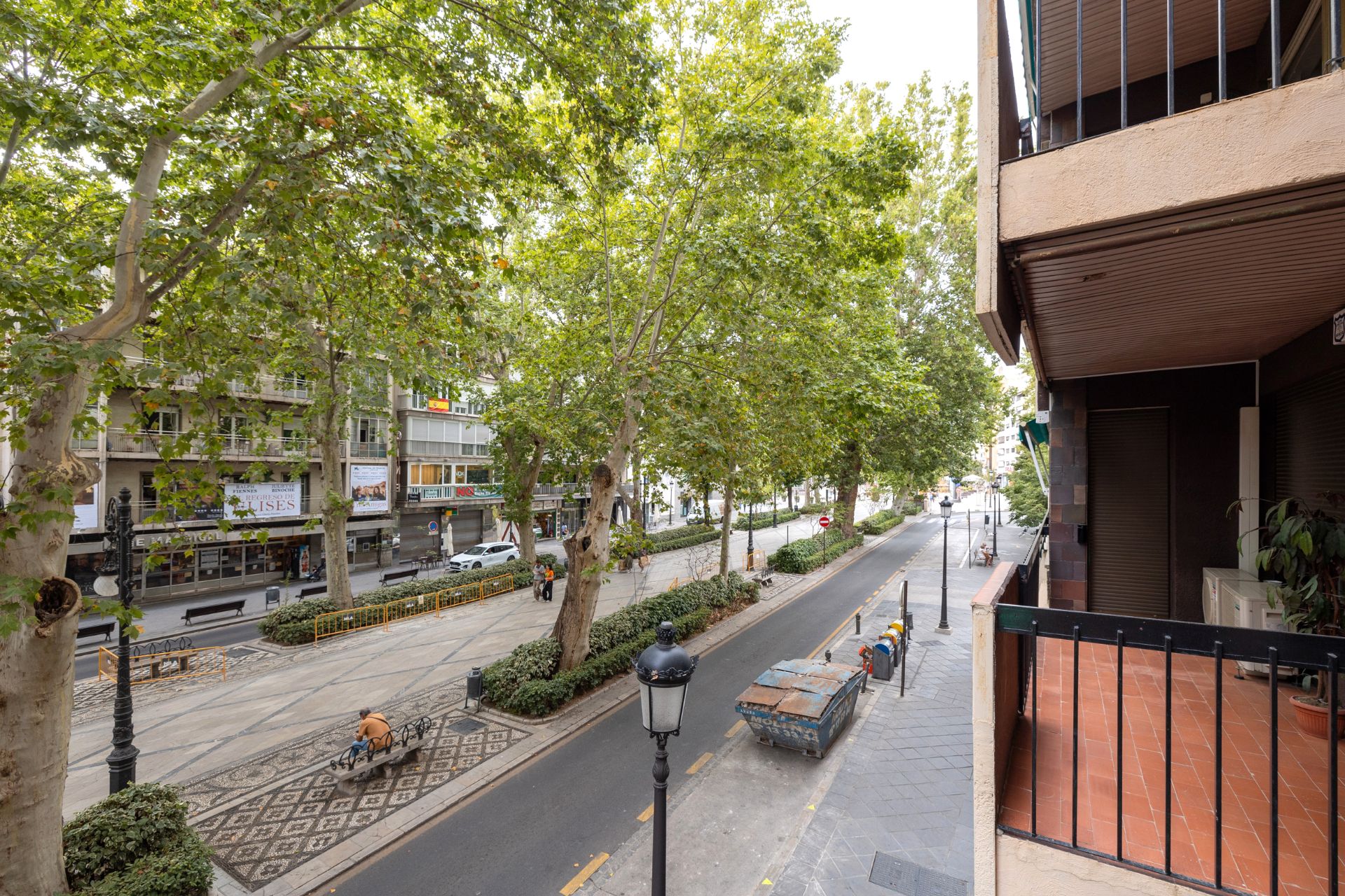 Vista exterior de Piso de alquiler en  Granada Capital con Amueblado, Horno y Lavadora