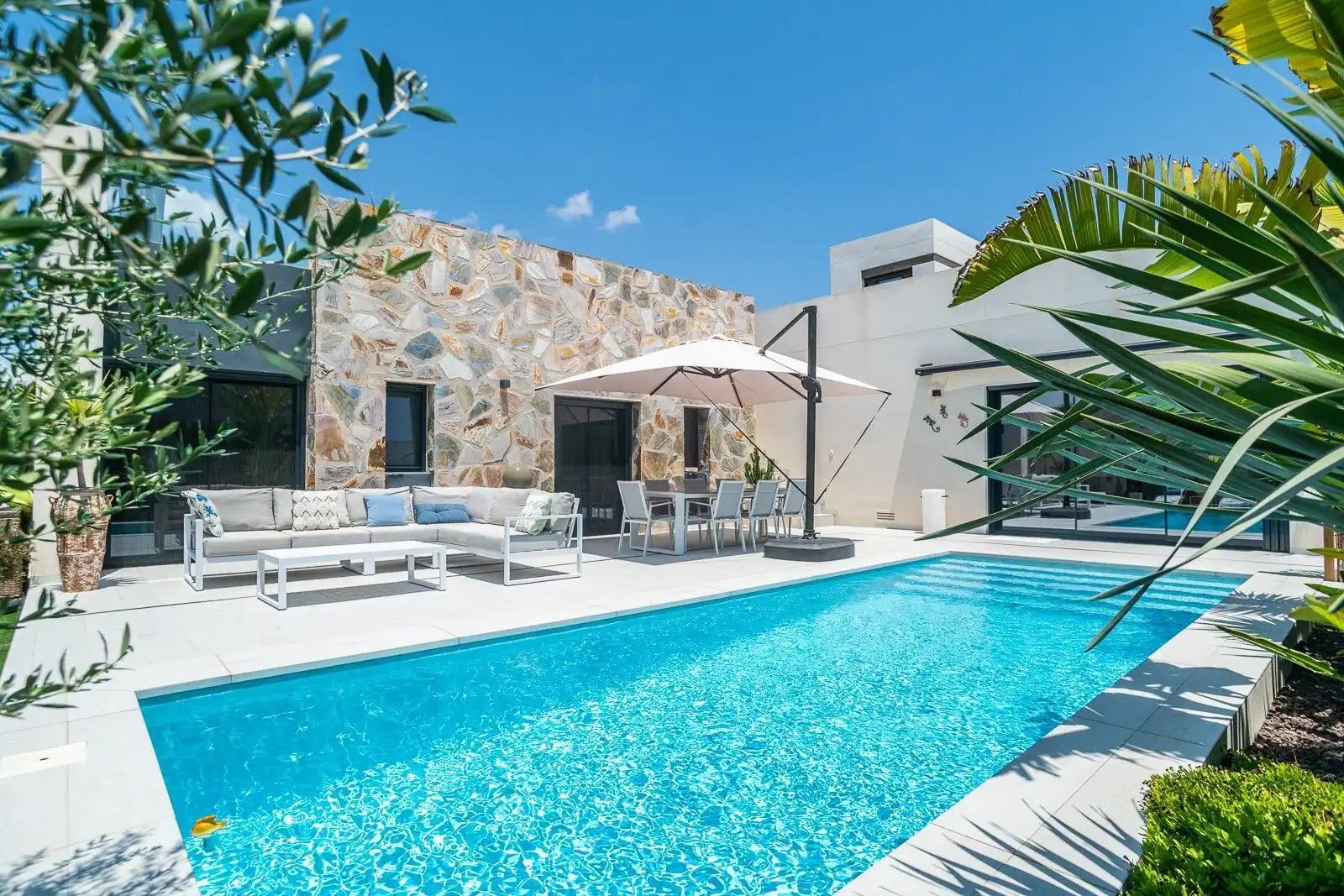 House with pool for sale in Algorfa