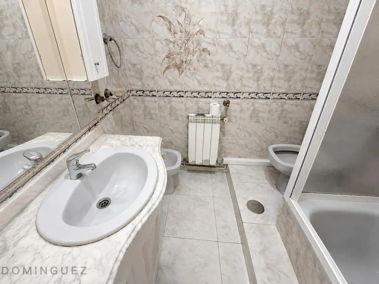 Bathroom of Flat for sale in Vigo   with Heating and Terrace