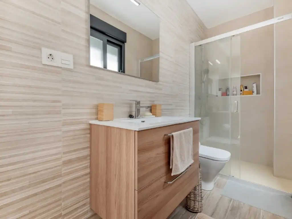 Bathroom of Ground floor for sale in El Campello  with Air Conditioner, Terrace and Community pool