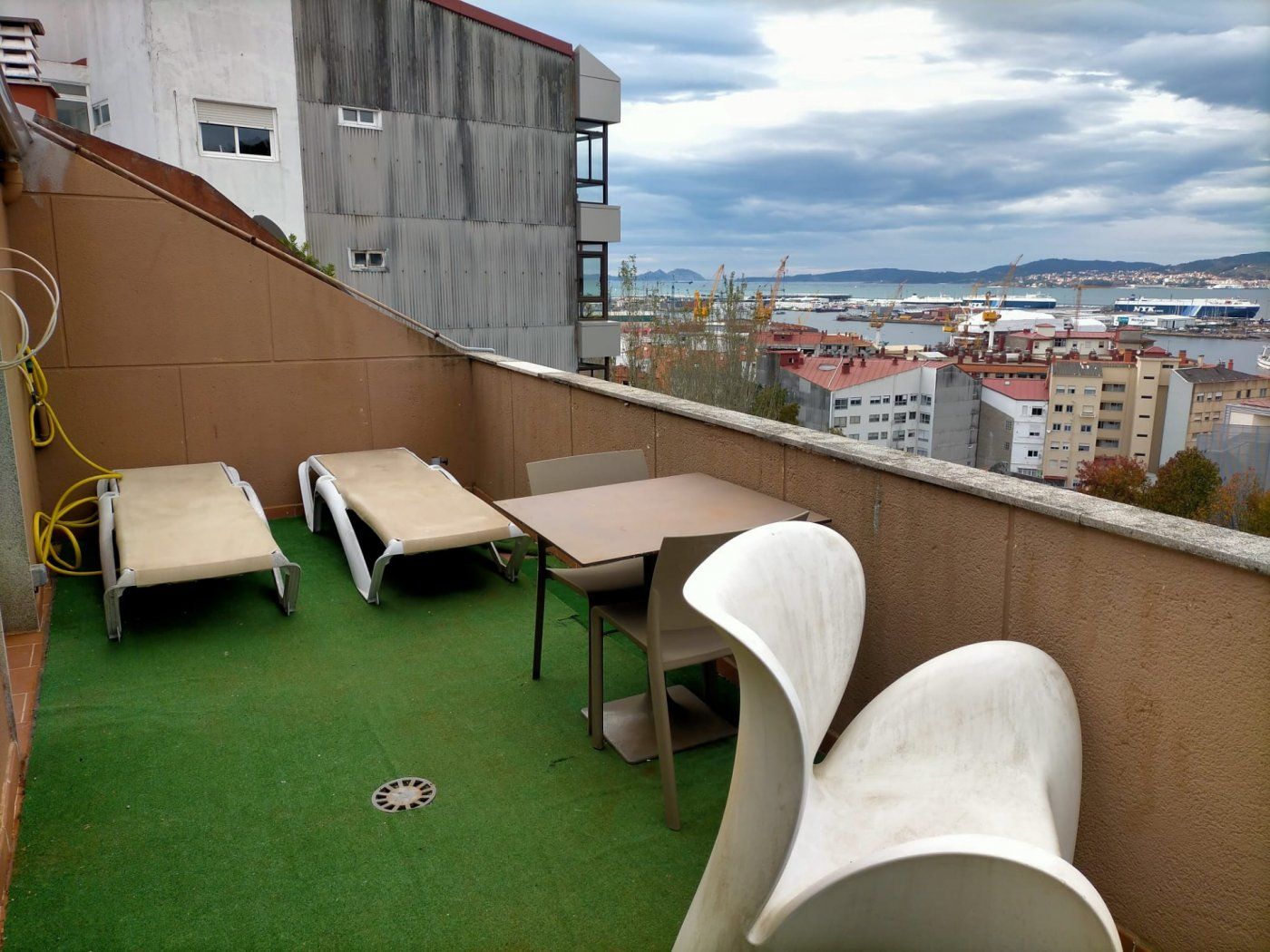 Terrassa de Àtic en venda en Vigo  amb Calefacció, Parquet i Terrassa