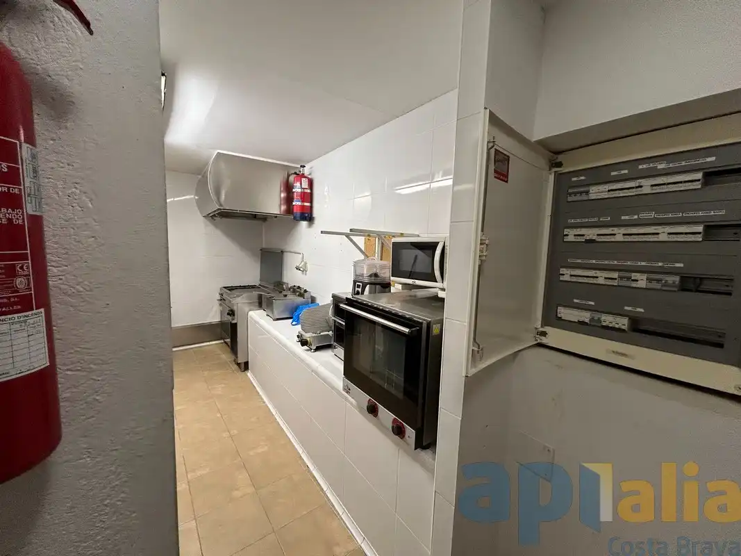 Cuina de Casa adosada en venda en Palamós amb Aire condicionat, Calefacció i Terrassa