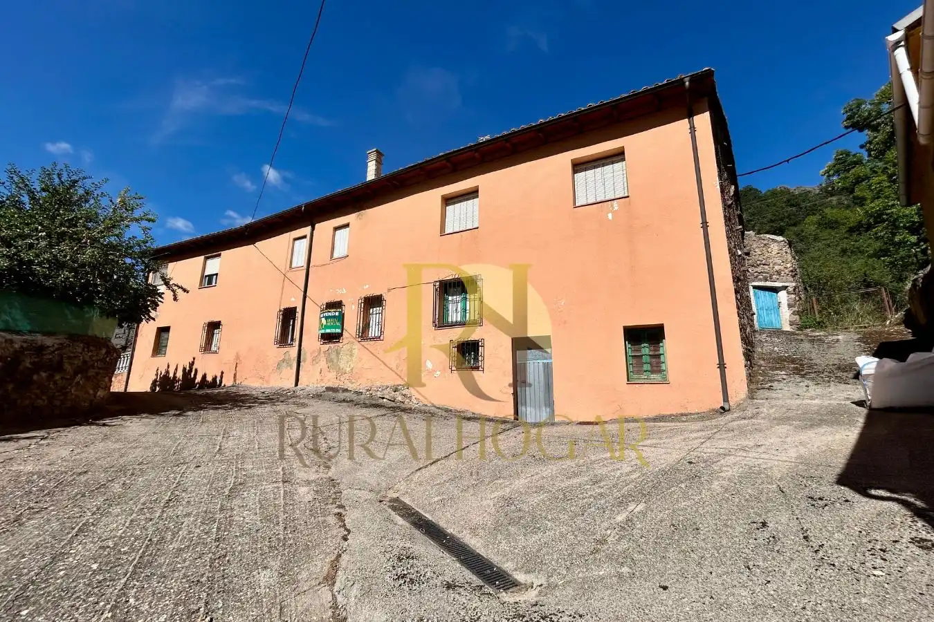 Exterior view of Houses for sale in Cármenes