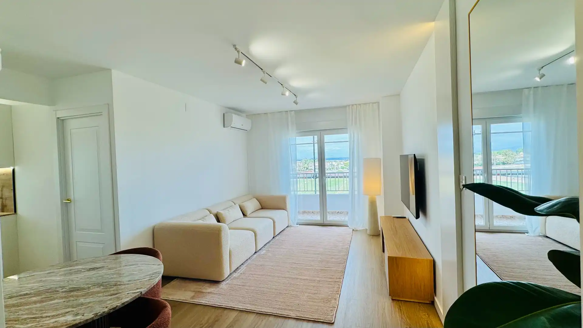 Sala de estar de Ático en venta en Torrevieja con Aire acondicionado, Terraza y Amueblado