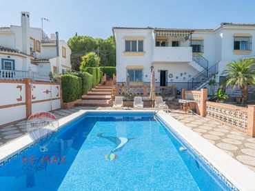 Chalet con piscina en venta en Calle MARBELLA