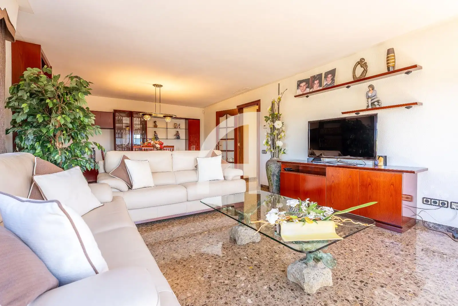 Sala de estar de Casa o chalet en venta en Molins de Rei con Aire acondicionado, Calefacción y Terraza