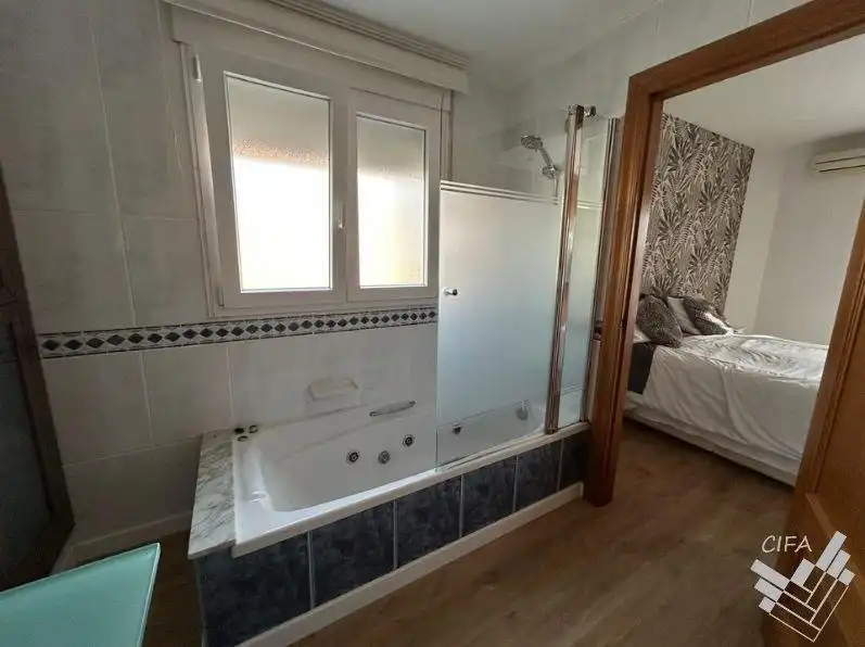 Baño de Casa o chalet en venta en Vinaròs con Aire acondicionado, Calefacción y Parquet