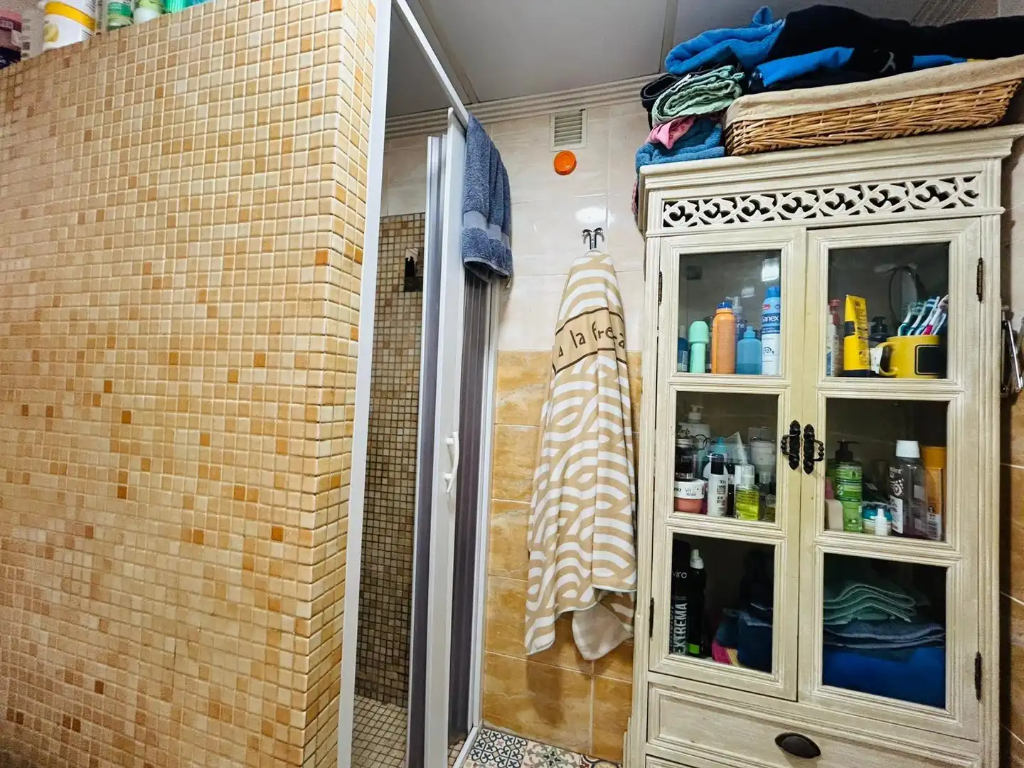Bathroom of Flat for sale in Benidorm  with Air Conditioner