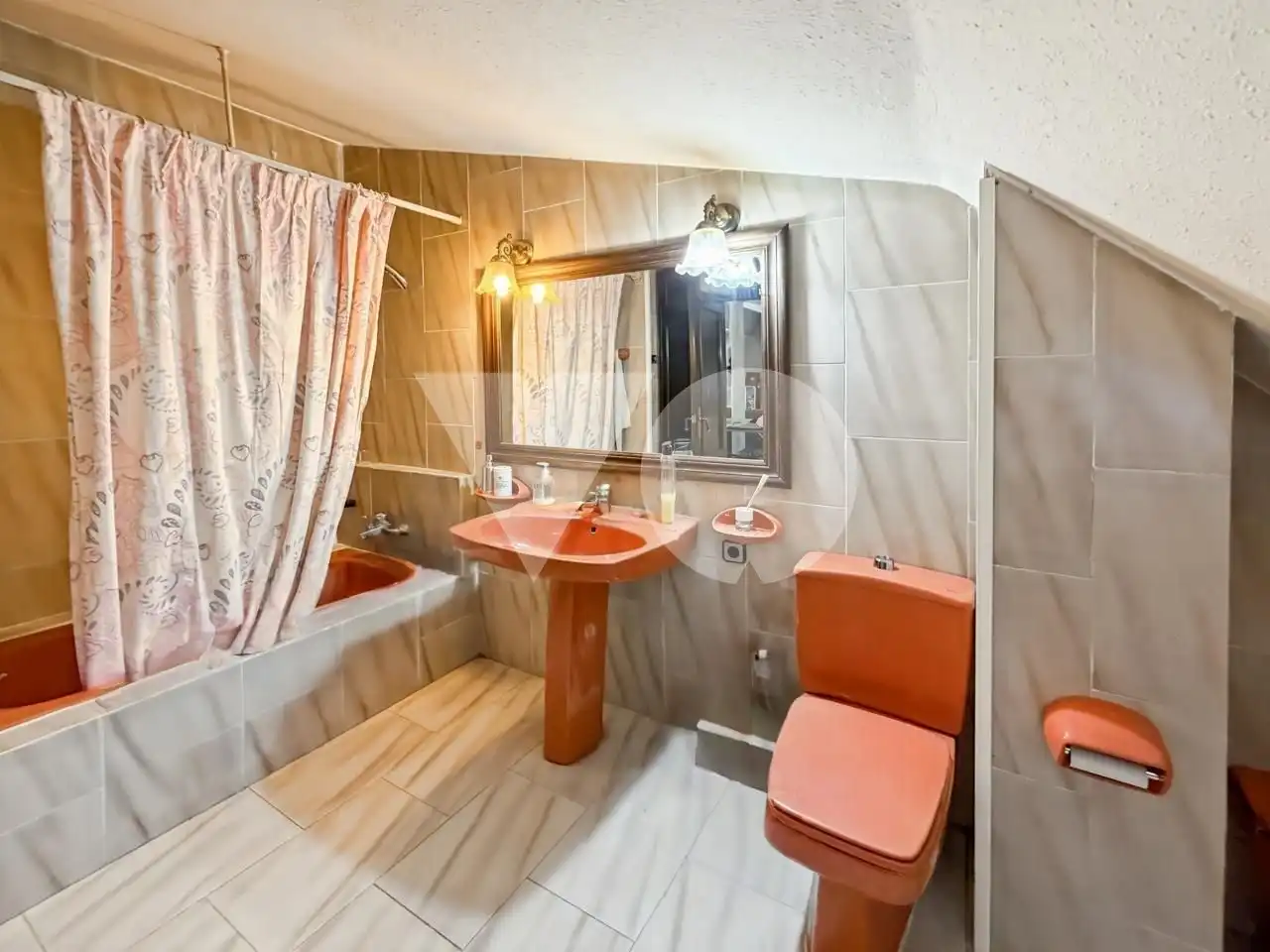 Bany de Casa o xalet en venda en Madrid amb Calefacció, Jardí privat i Parquet