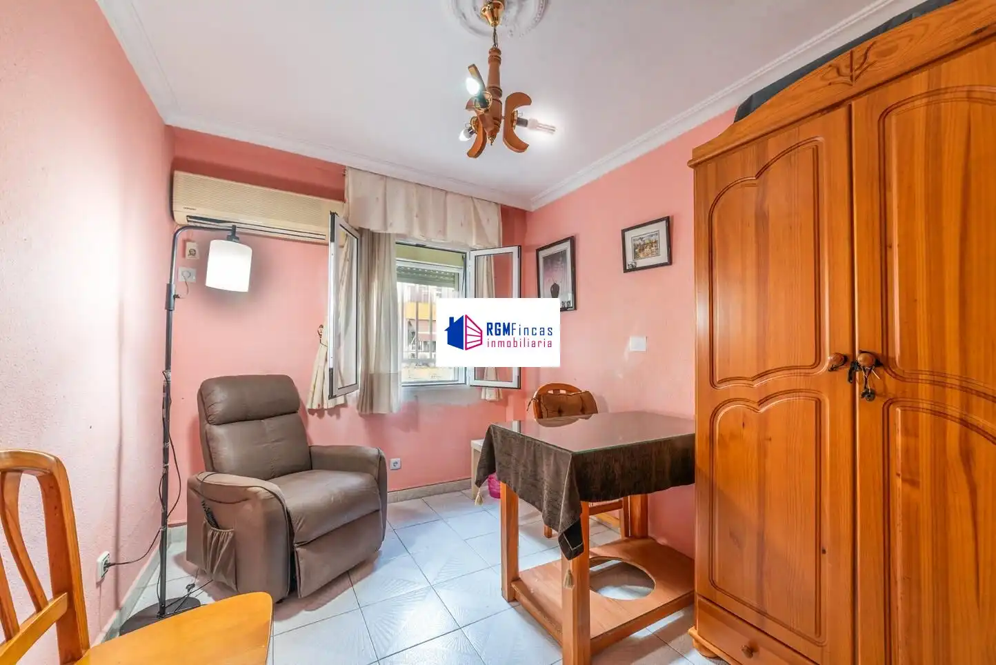 Bedroom of Flat for sale in Sevilla  with Air Conditioner and Storage room