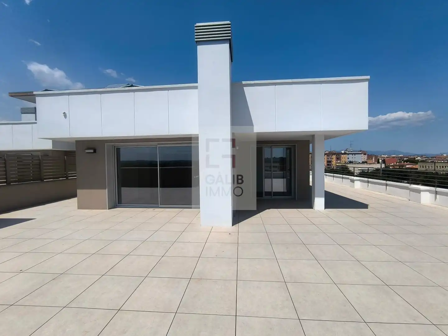 Terrasse von Dachboden zum Verkauf in Figueres mit Klimaanlage, Terrasse und Abstellraum