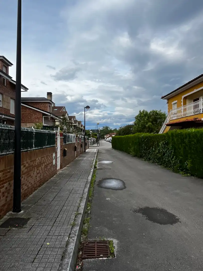 Vista exterior de Casa adosada en venta en Torrelavega  con Calefacción, Terraza y Trastero