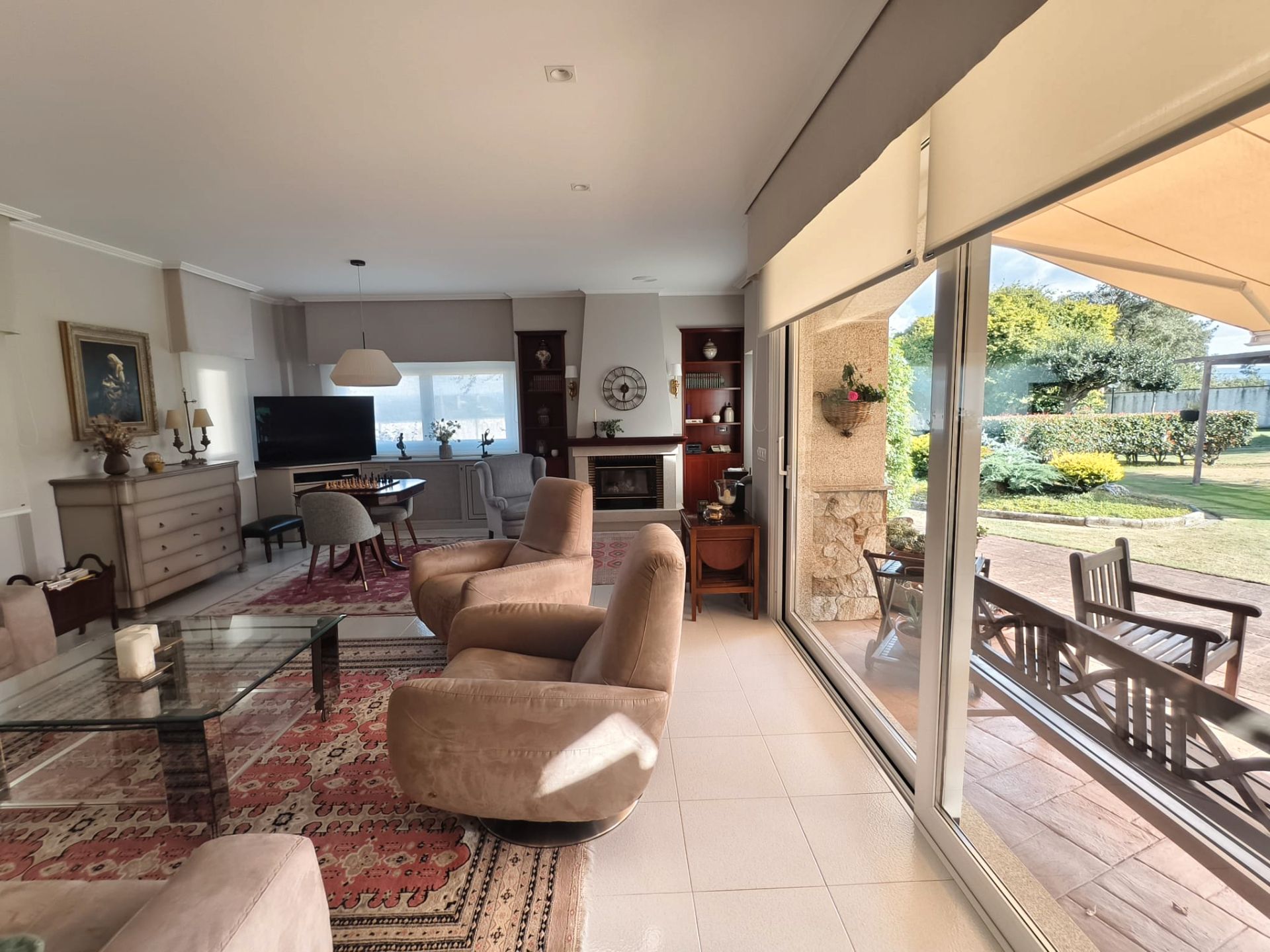 Sala de estar de Casa o chalet en venta en Cambre  con Calefacción, Jardín privado y Parquet